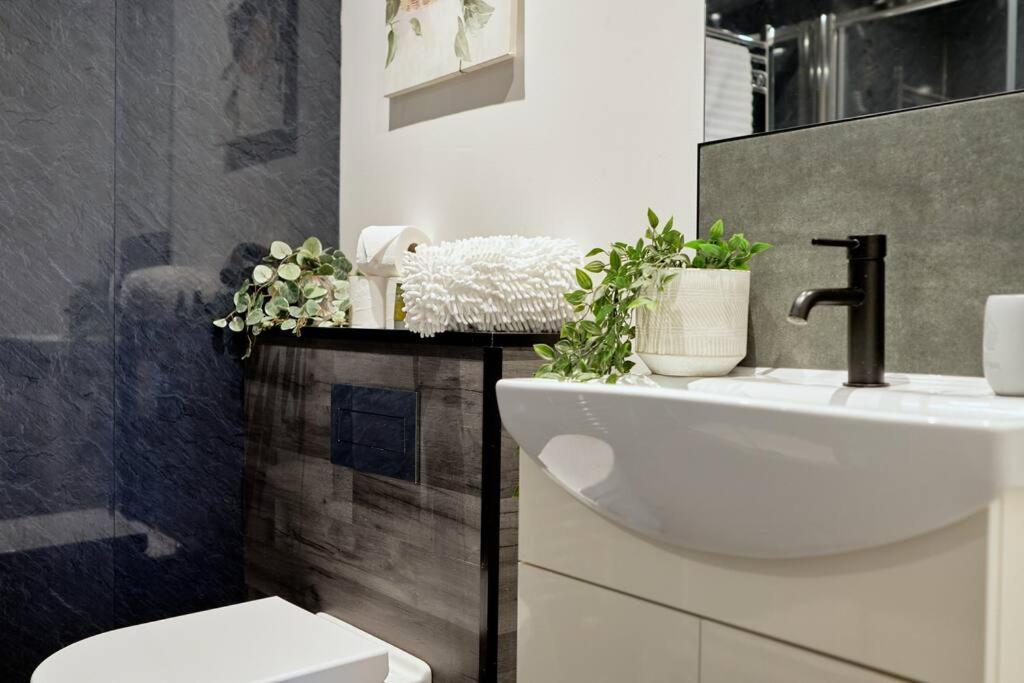 York City Central Apartment And Coffee Shop ภายนอก รูปภาพ